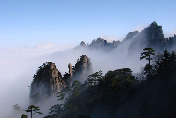 横看成岭侧成峰，远近高低各不同一诗写的是哪座山