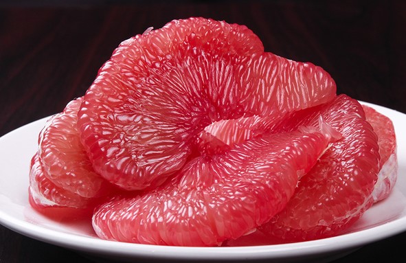 蚂蚁庄园9月22日：红心柚子果肉颜色不均匀，是因为被打针染色了么？
