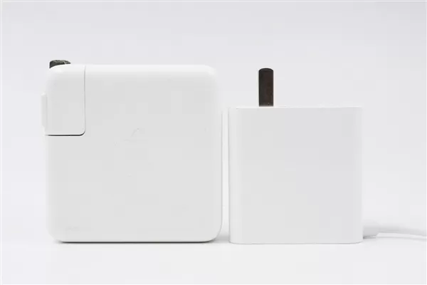 联想小新Pro 14 2021充电器上市:支持USB PD快速 小巧方便携带