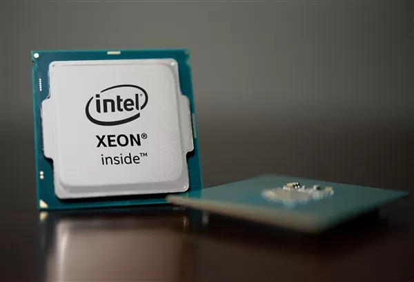 Intel移动工作站新旗舰至强W-10885M曝光:8核心加速5.3GHz