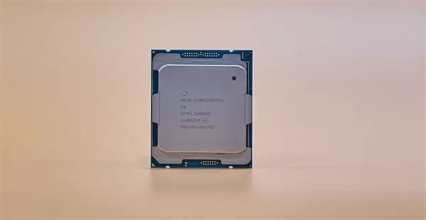 18核心5GHz还不够！Intel要继续挤