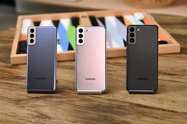 三星Galaxy S21系列真机提前揭晓:四颗摄像头 支持10倍光学变焦