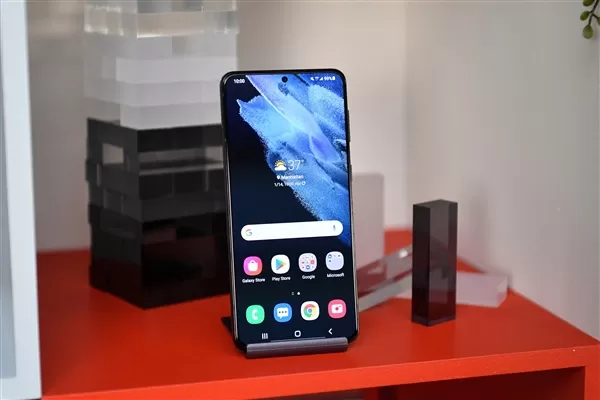 三星Galaxy S21系列真机提前揭晓:四颗摄像头 支持10倍光学变焦