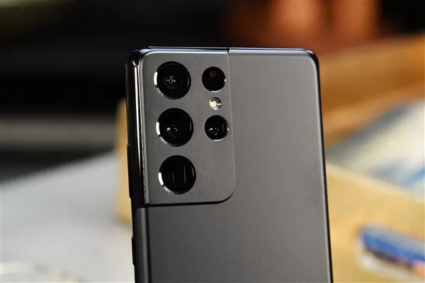 三星Galaxy S21系列真机提前揭晓:四颗摄像头 支持10倍光学变焦
