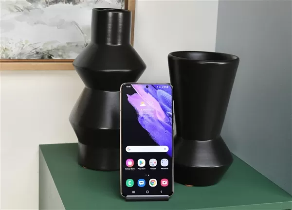 三星Galaxy S21系列真机提前揭晓:四颗摄像头 支持10倍光学变焦