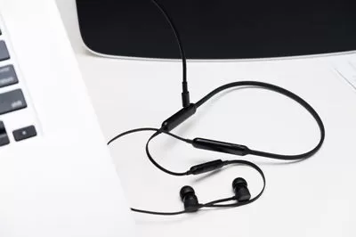 Beats X耳机进行充电的步骤讲解