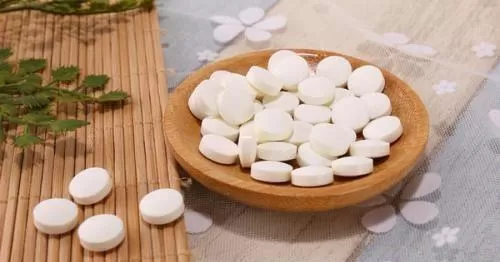 大部分药片都是白色的,这是因为?蚂蚁庄园12月14日的问题答案