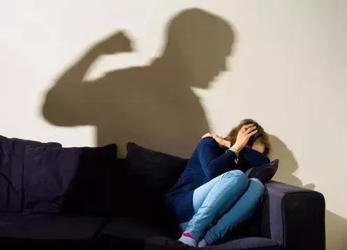 打骂共同生活的女友属于“家庭暴力”吗 支付宝蚂蚁庄园每日一题