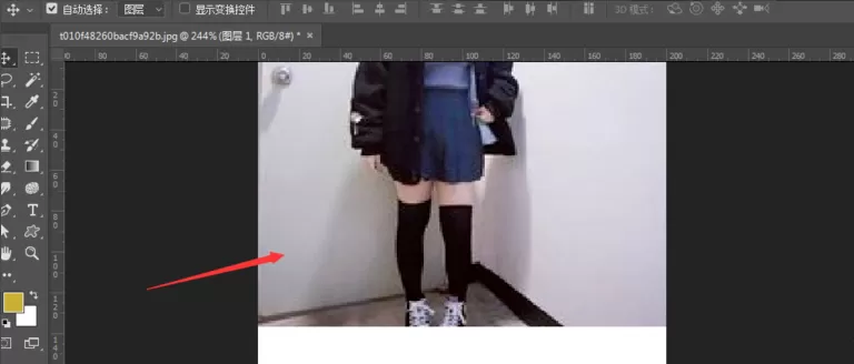 Photoshop修出大长腿的操作过程