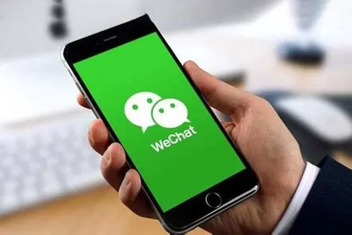 苹果手机中的微信朋友圈封面设置小视频的具体操作步骤