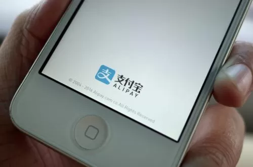 支付宝中使用钢铁匣功能的详细操作步骤