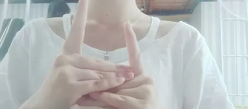 抖音APP拍出爱心手指舞视频的具体操作