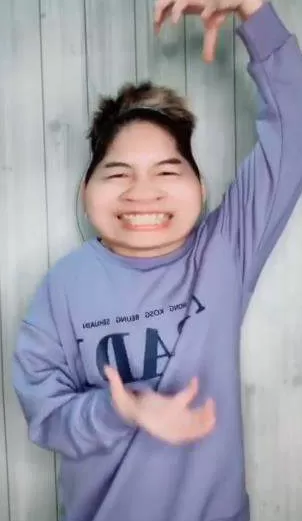 抖音APP拍摄出双手控脸特效的详细操作
