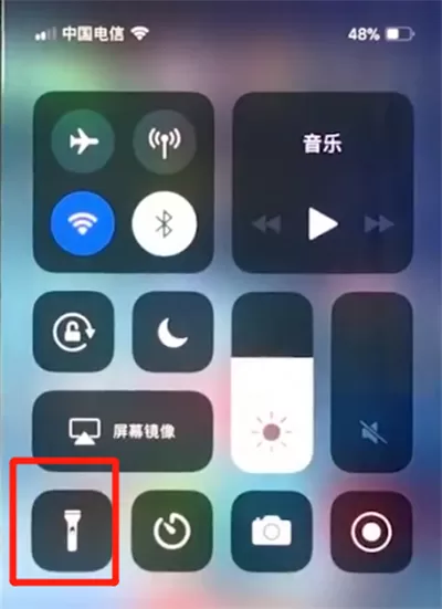 iphonex手机里手电筒使用讲解