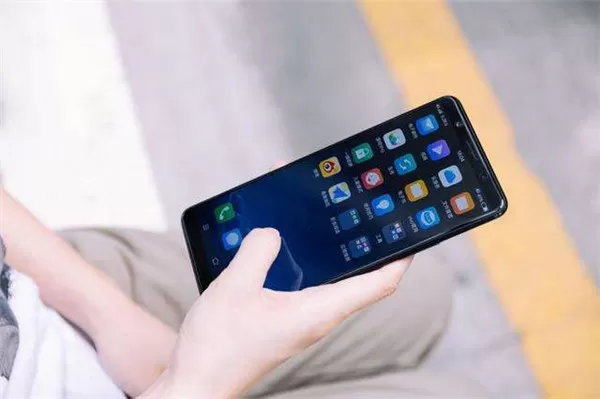 华为nova2s删除桌面图标的操作过程
