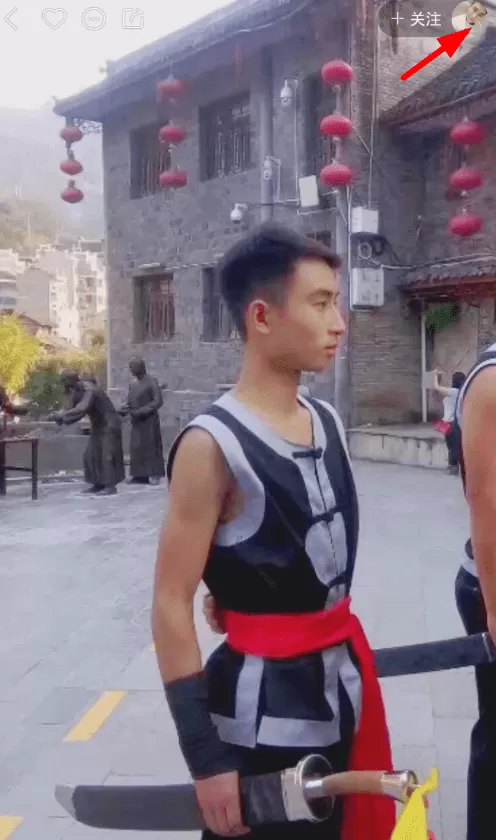 在gif快手中举报违规用户的操作过程