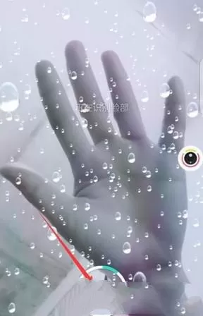 在Faceu激萌里用控雨特效进行拍照的操作过程