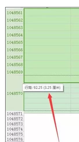 Excel2013中如何设置单元格一样大小?