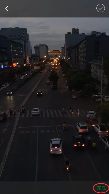 苹果iphone微信如何将相册中视频发送到朋友圈?