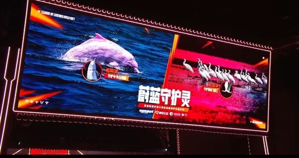 我的英雄就是招牌!巨型金克丝破界登陆上海西岸,陈都灵、常华森亮相lolm四周年庆典