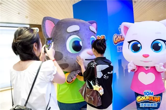 《汤姆猫跑酷》十周年庆典开启:线上竞技升级、上海主题快闪火热进行中