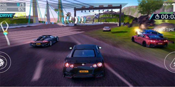 驾驶赛车进行竞速比赛的游戏